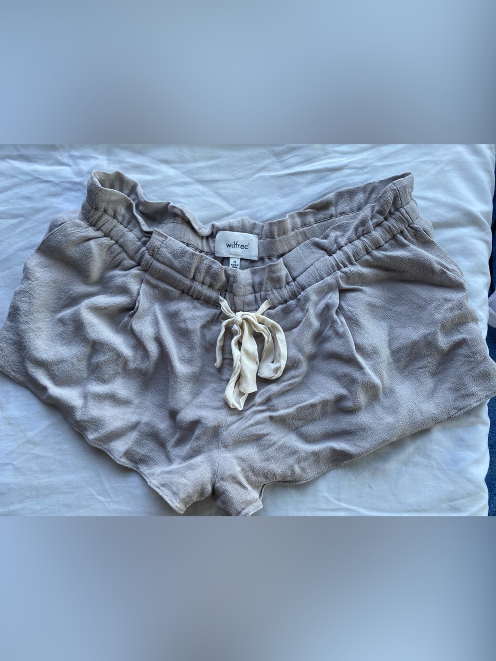Wilfred crepe like flowy shorts xs
